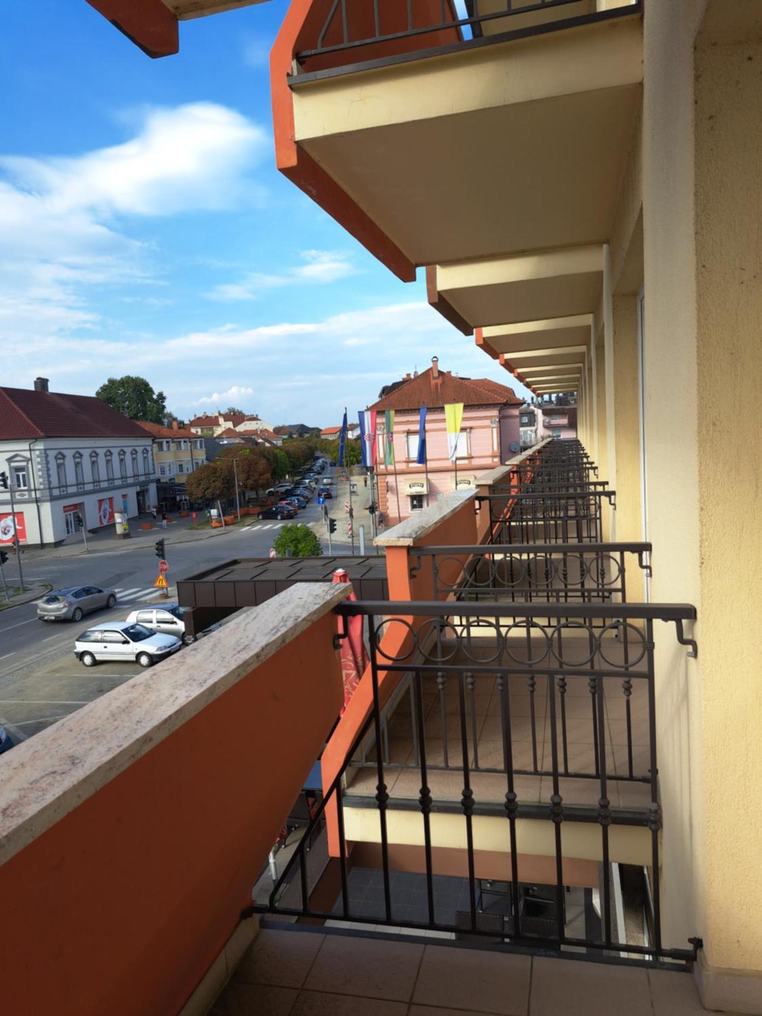 Hotel Garic Garesnica Exteriör bild