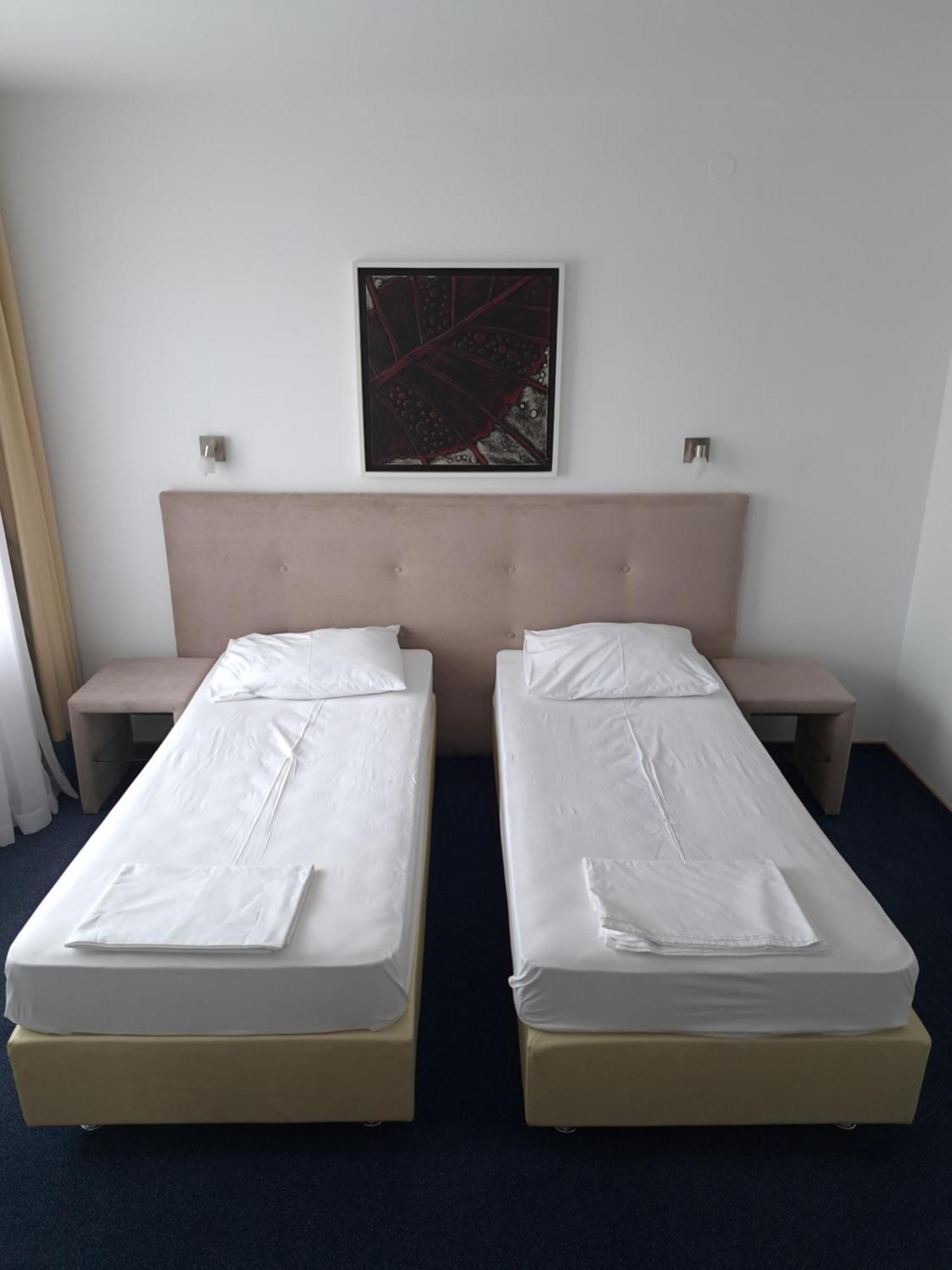 Hotel Garic Garesnica Exteriör bild