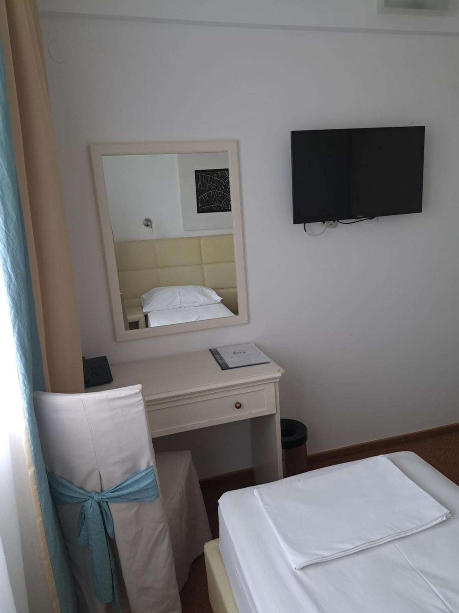 Hotel Garic Garesnica Exteriör bild